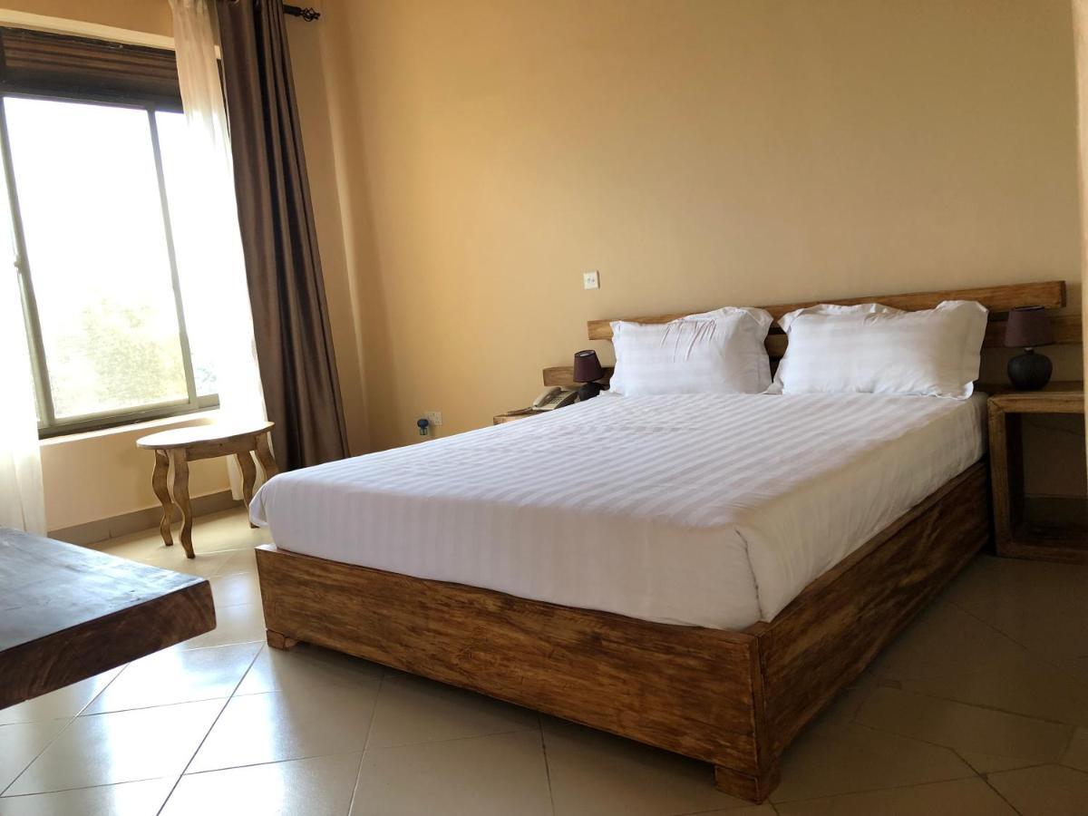 Meley Impala Hotel Munyonyo Extérieur photo