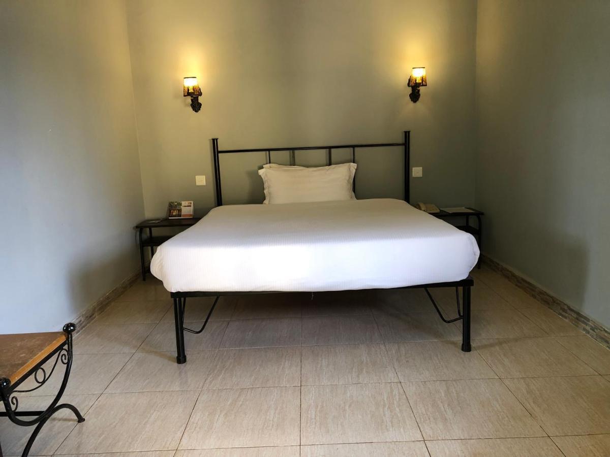 Meley Impala Hotel Munyonyo Extérieur photo